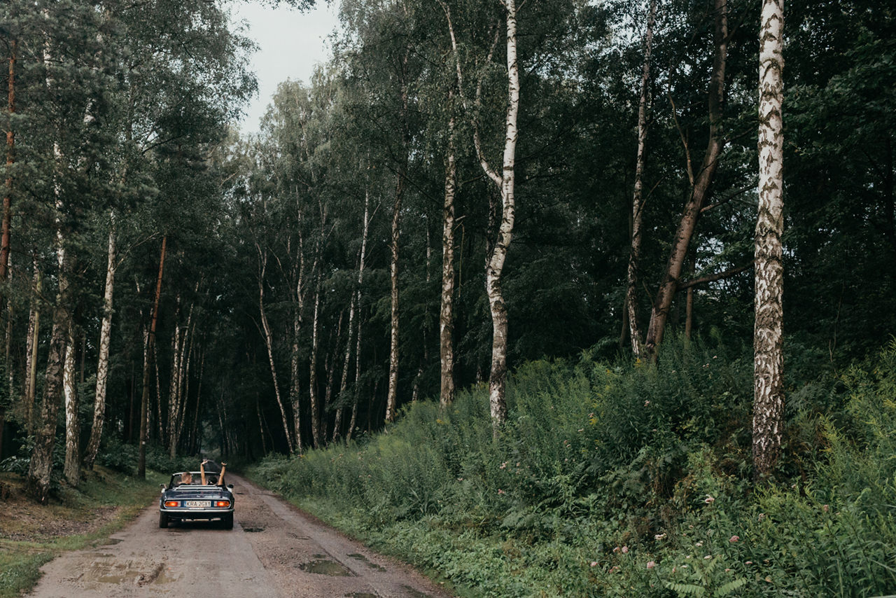 fotograf-ślubny-auto-do-ślubu